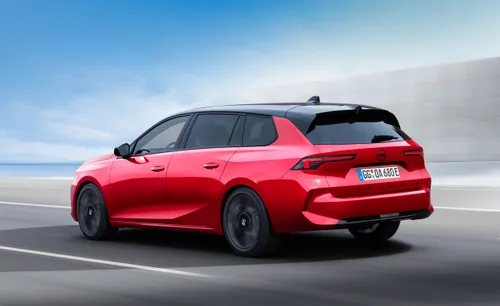 Opel Astra Sports Tourer Electric achterkant