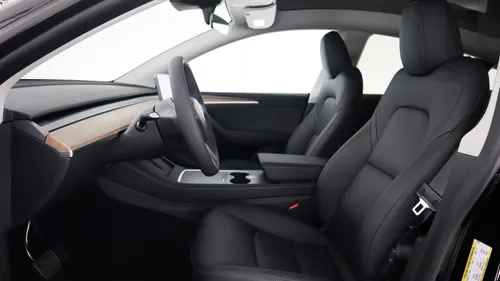 Tesla Model Y voorstoelen