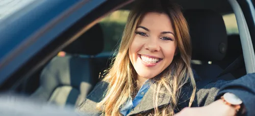 Vrouw in auto