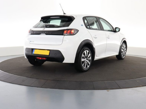 Peugeot e-208 achterkant