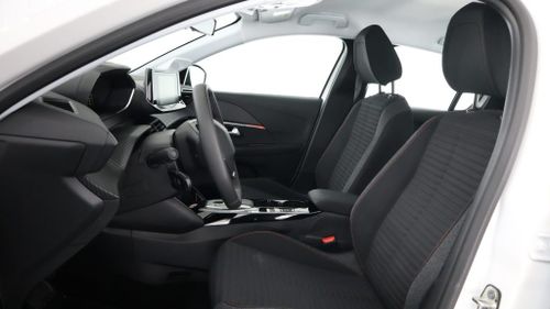 Peugeot e-208 voorstoelen