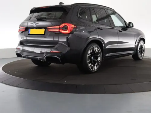 BMW iX3 achterkant
