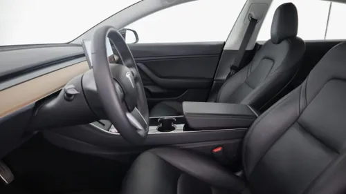 Tesla Model 3 voorstoelen