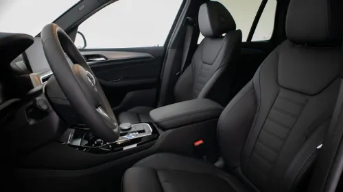 BMW iX3 voorstoelen