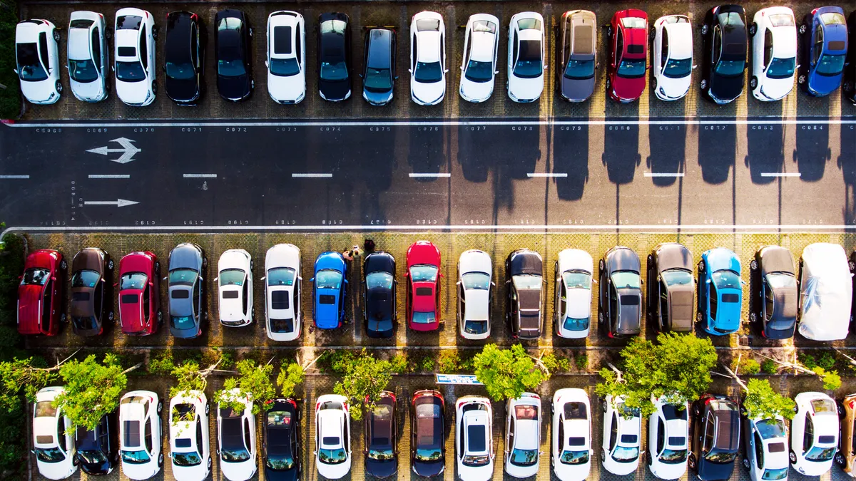 Auto's op parkeerplaats