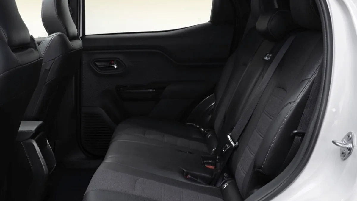 Toyota Urban cruiser achterbank