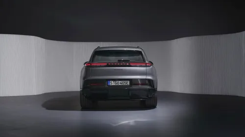 Porsche Cayenne Electric achterzijde