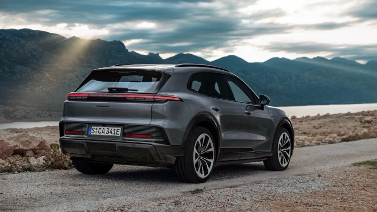 Porsche Cayenne Electric achterkant