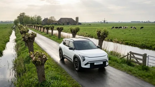 Kia EV3 op een landweg