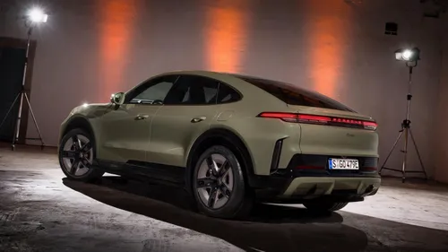 Porsche Cayenne Coupé Electric zijaanzicht