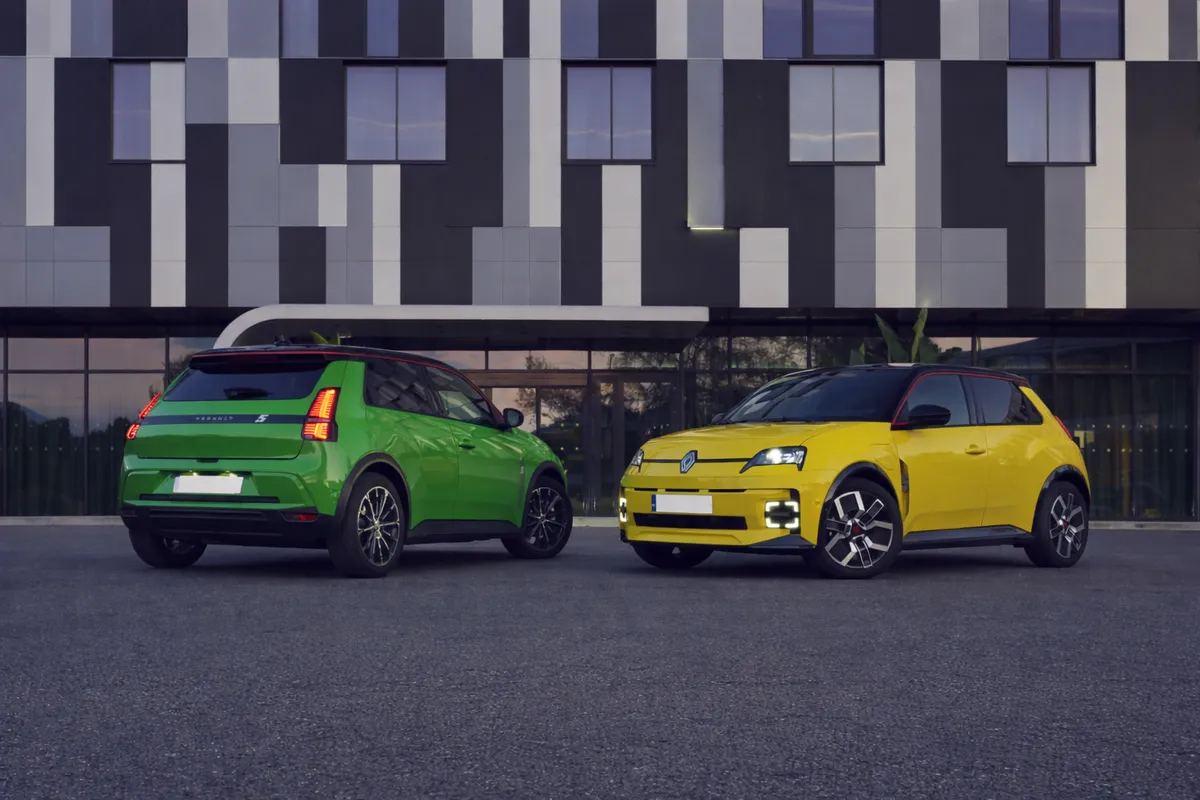 Renault 5 E-Tech blauw en geel