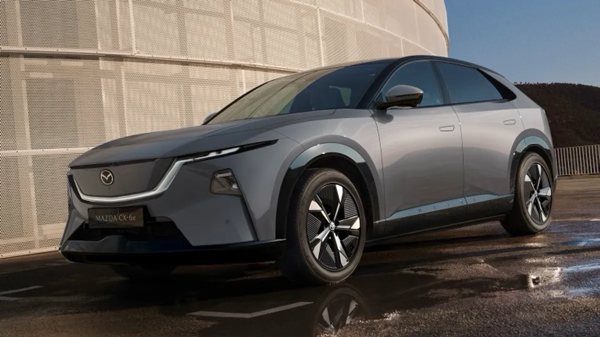 Mazda CX-6e voorkant