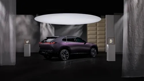 Mazda CX-6e achterkant