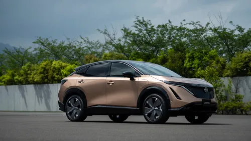 Nissan Ariya zijkant