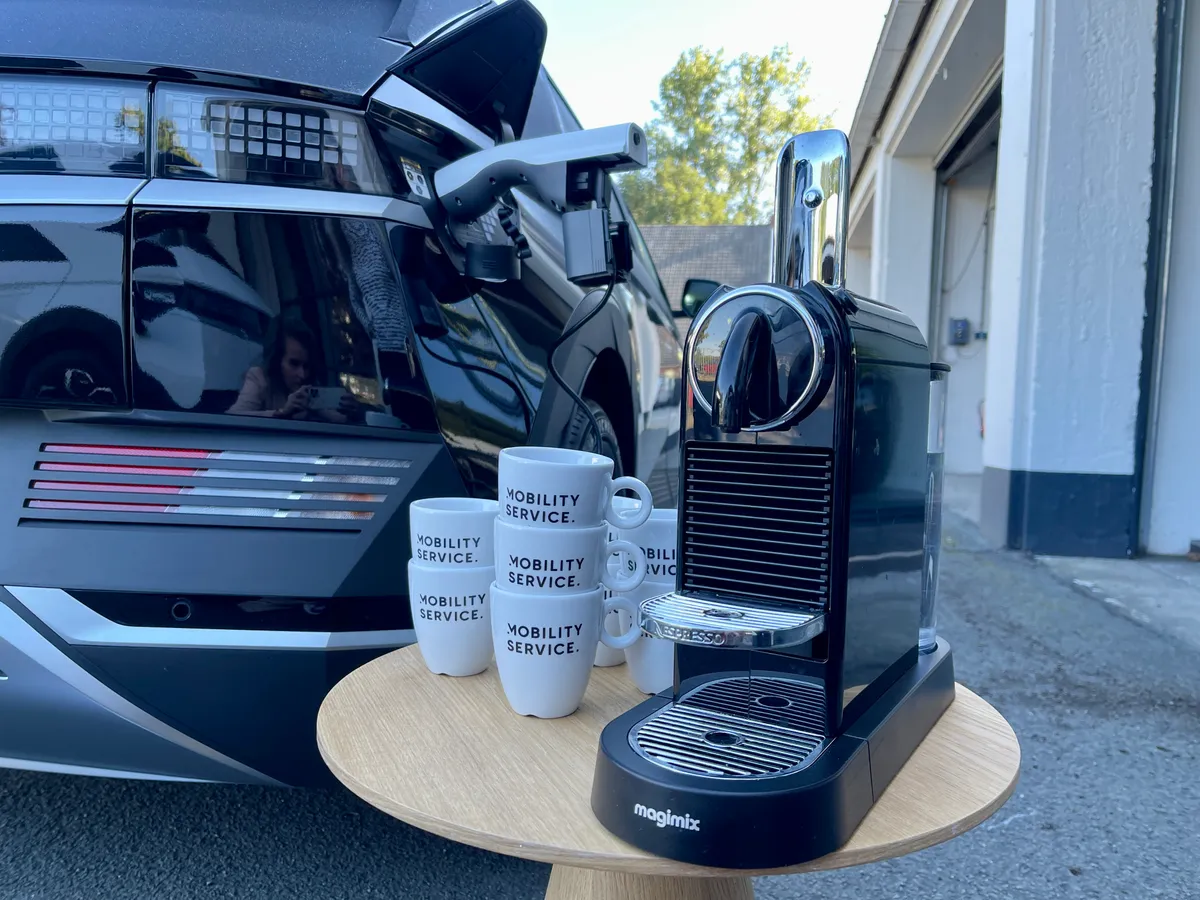 Vehicle to Load van Hyundai IONIQ 5 met koffiezetapparaat