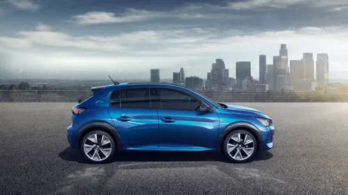 Peugeot e-208 aanzicht rechterkant