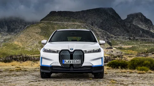BMW iX voorkant