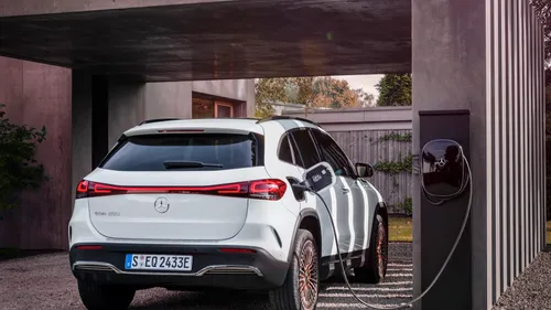 Mercedes EQA achterkant