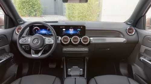 Mercedes EQB cockpit