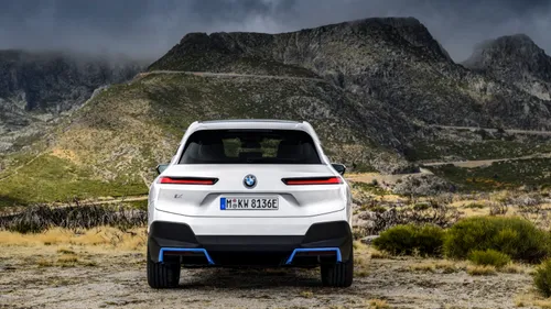 BMW iX achterkant