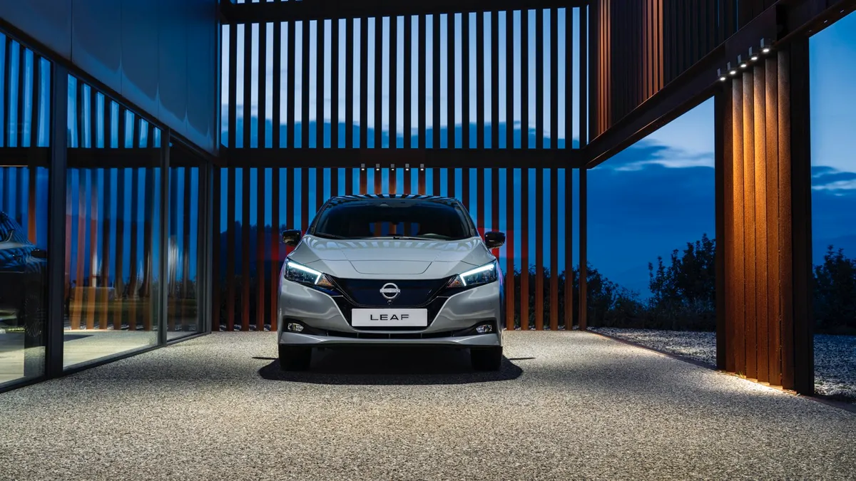 Nissan leaf voorkant