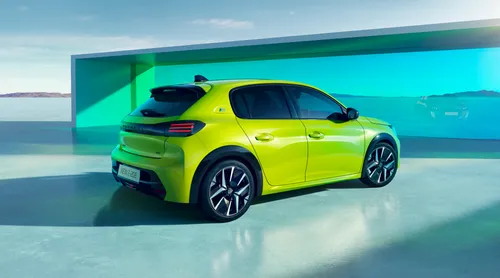 Peugeot e-208 zijkant