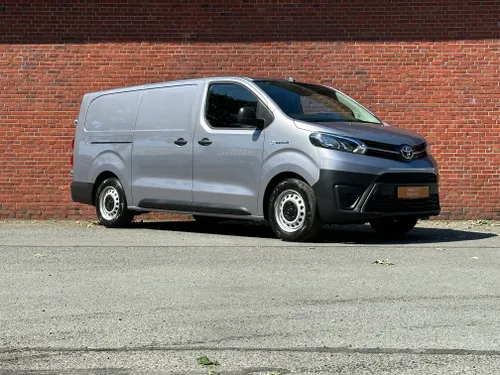 Toyota ProAce Long Worker voorkant