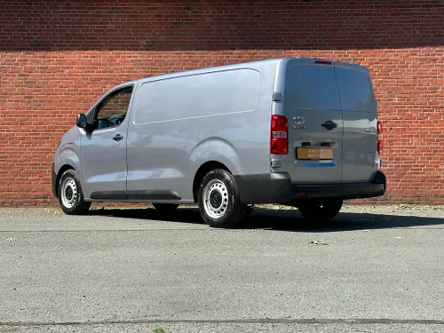 Toyota ProAce Long Worker voorkant
