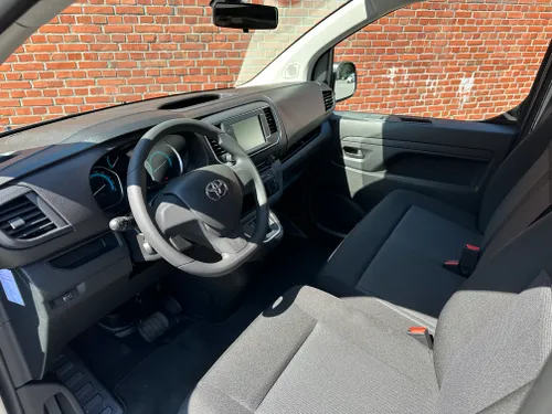 Toyota ProAce Long Worker voorkant