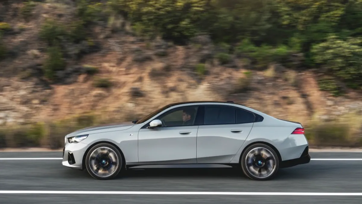 BMW i5 zijkant