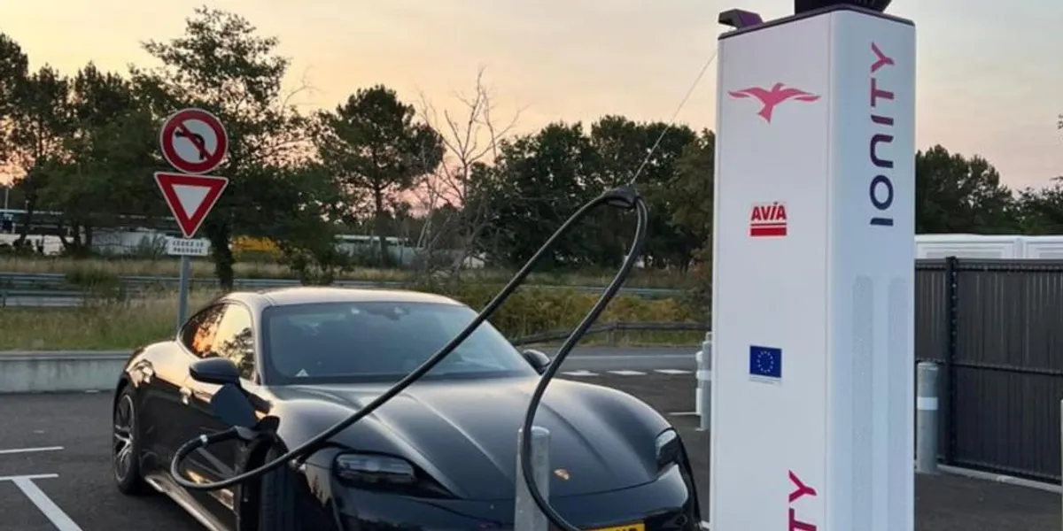 Opladen Porsche Taycan