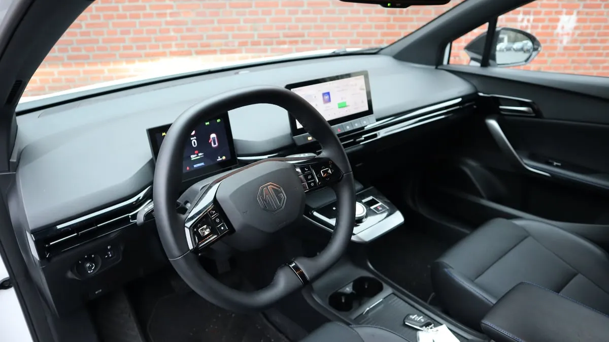 cockpit MG4