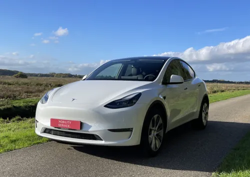 Tesla Model Y RWD wit