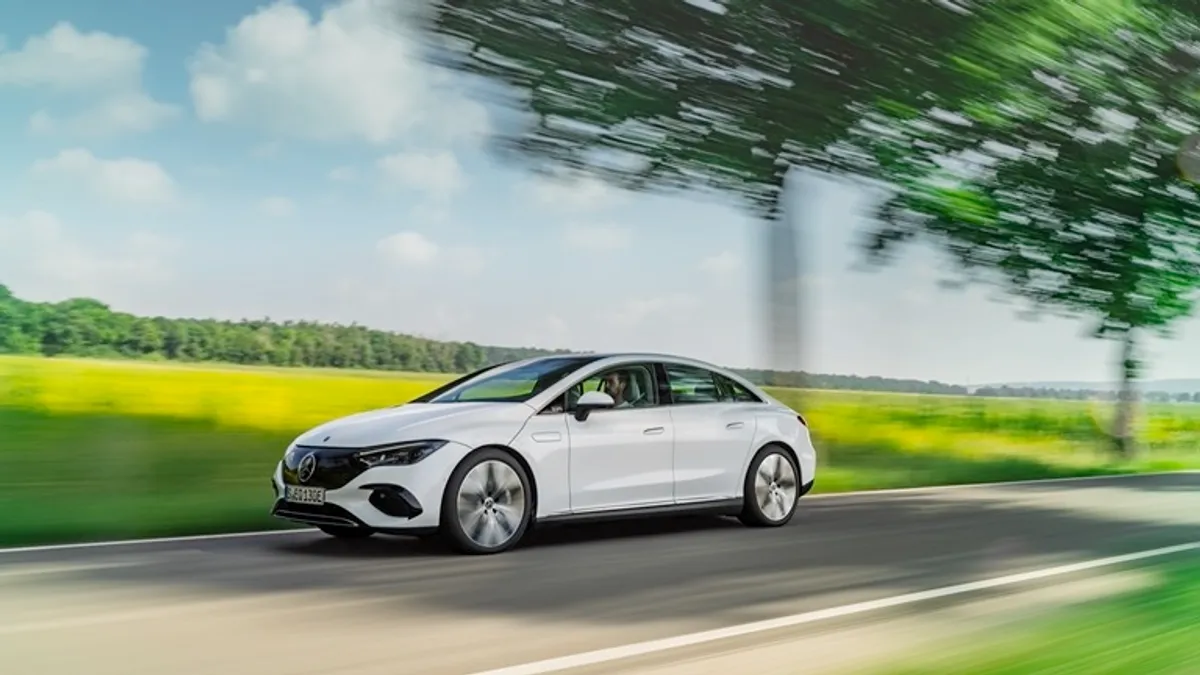 Mercedes EQE