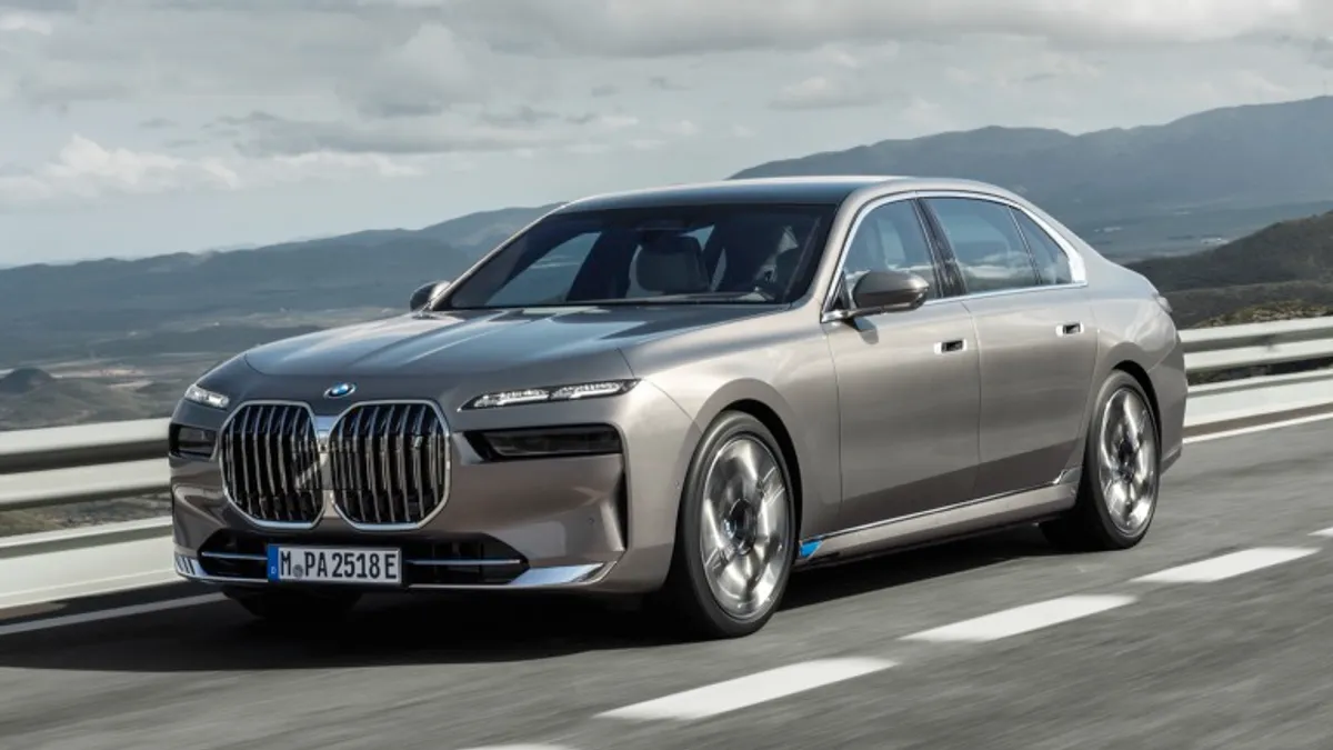 BMW i7