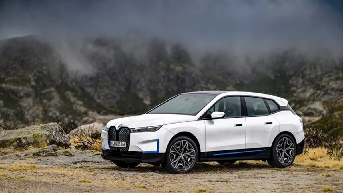 BMW iX