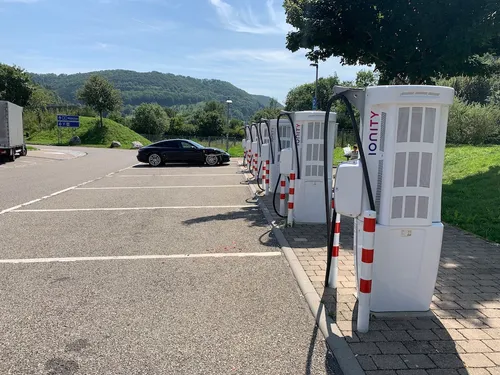 Laden Italië Tesla