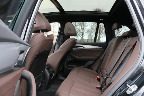 BMW IX3 achterstoelen