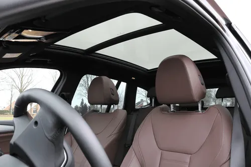 BMW IX3 voorstoelen