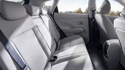 Hyundai Kona electric interieur achter