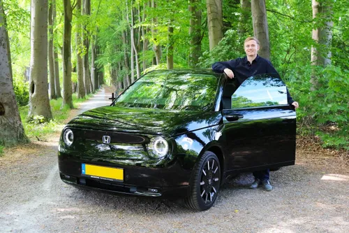 Sebastiaan met Honda E