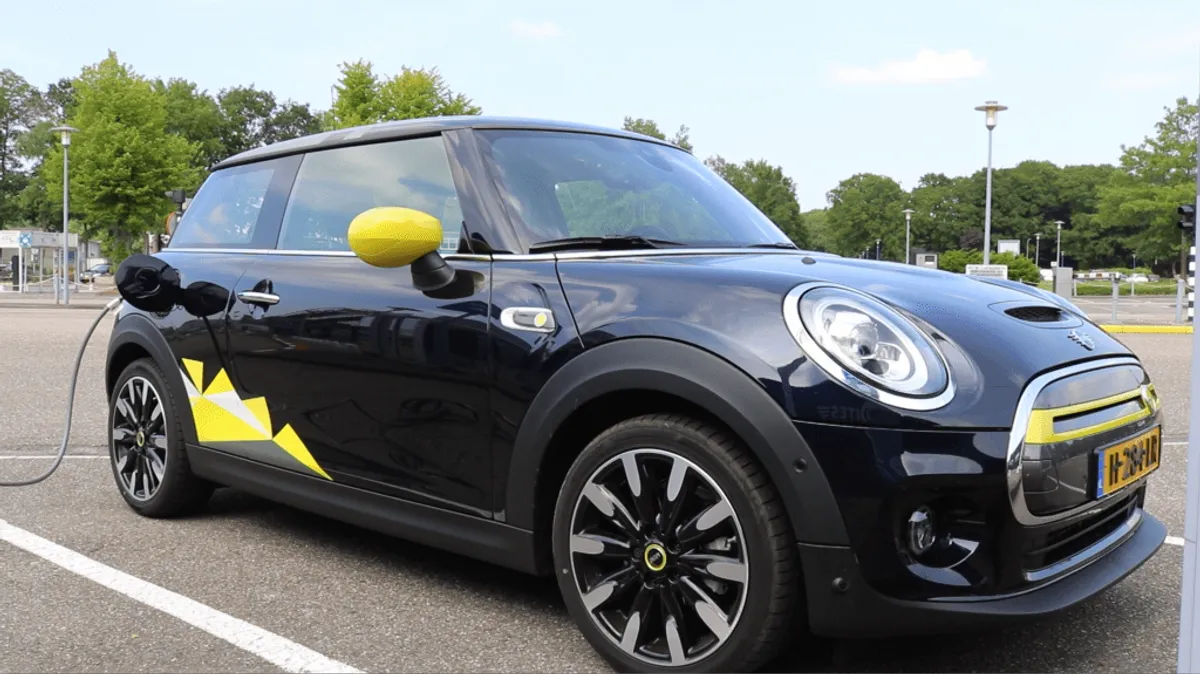Mini Electric zijkant