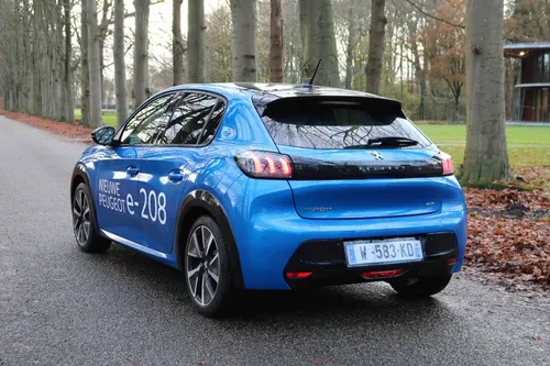 Peugeot e-208 achterkant