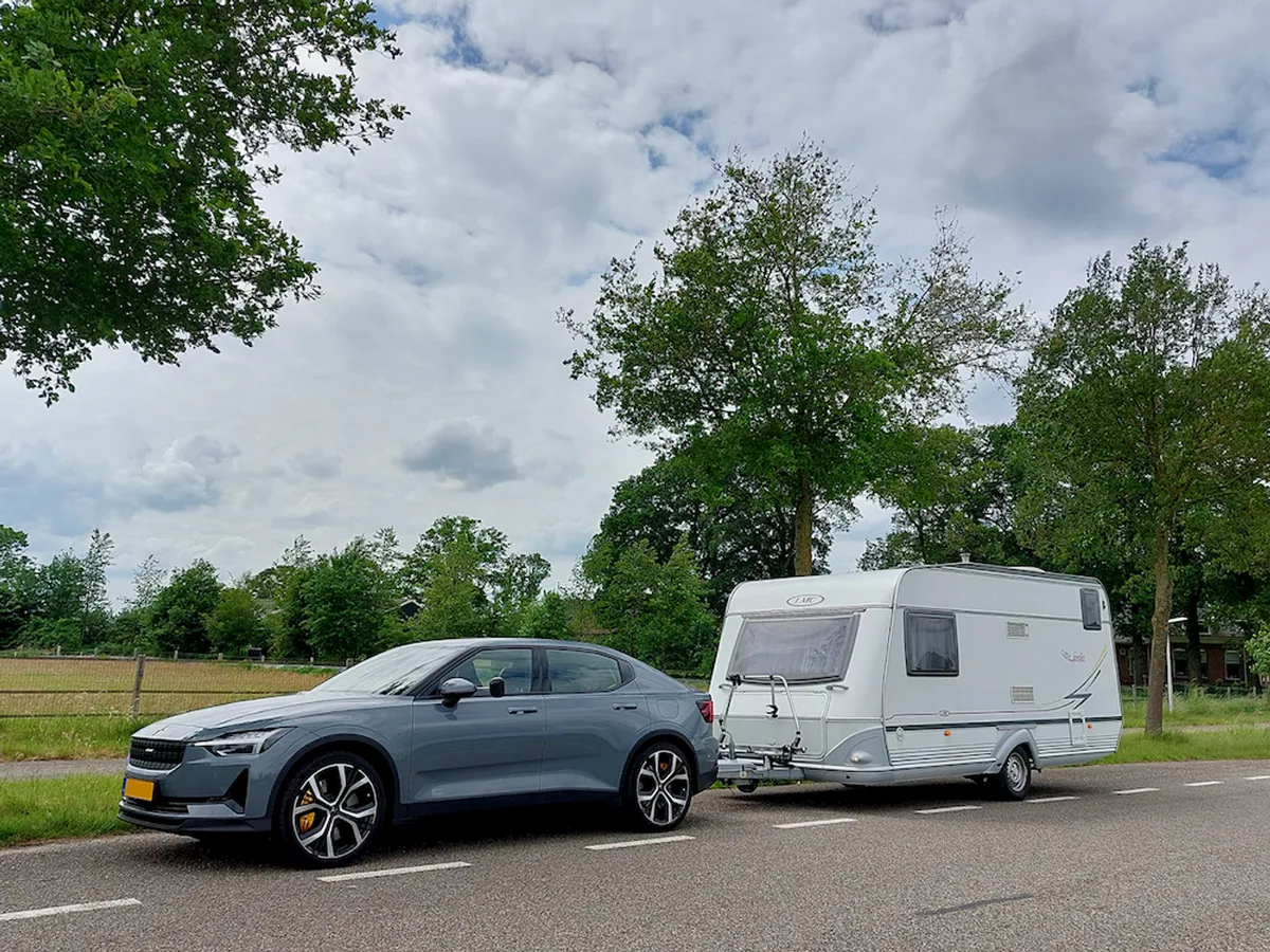 Polestar 2 met caravan