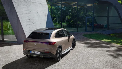 Mercedes EQE SUV