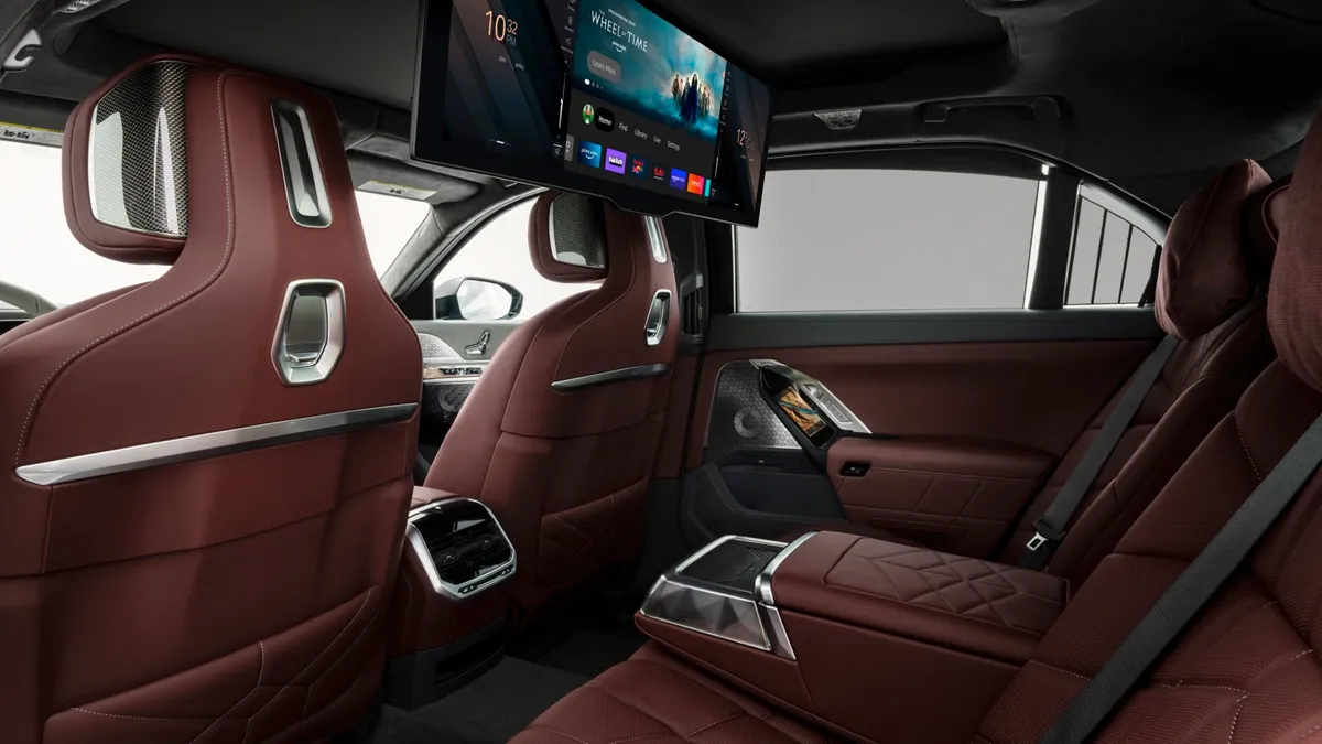 BMW i7
